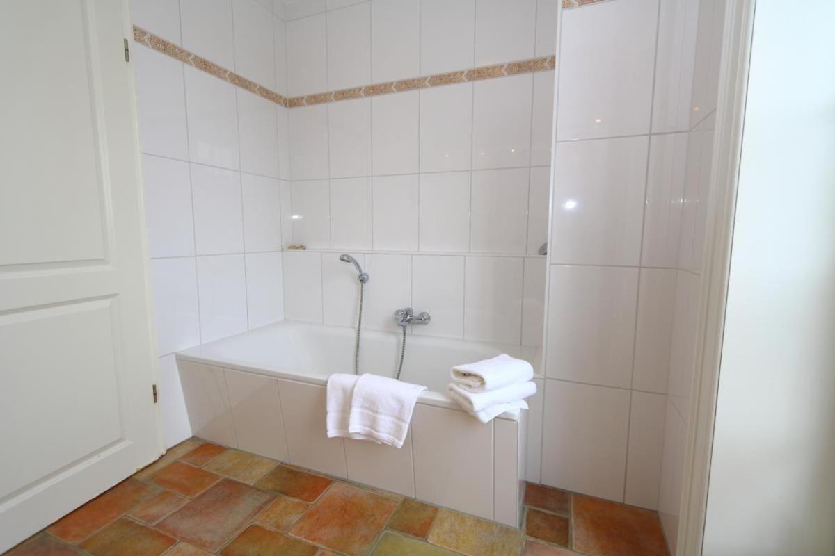 Apartment Friedrichshain, Thomas Mann *